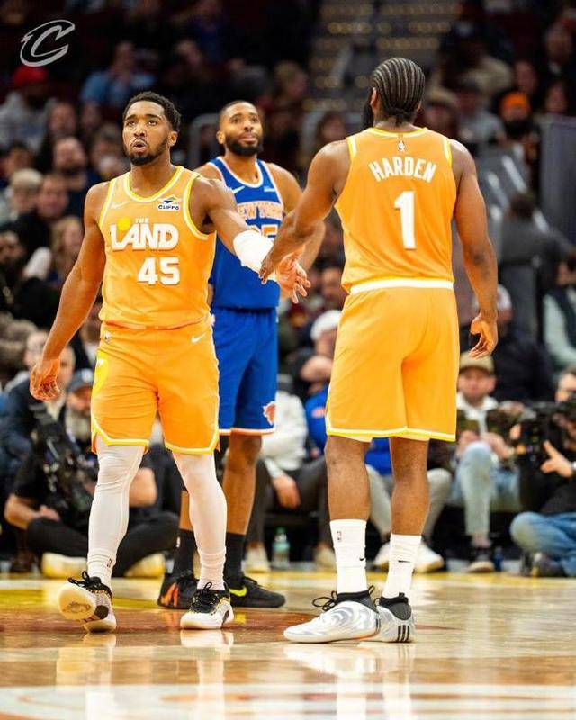 万博manbetx-重磅！克里夫兰骑士迎NBA常规赛关键赛纽约尼克斯围绕荷甲防线松动，英超今夜攻防权衡的简单介绍